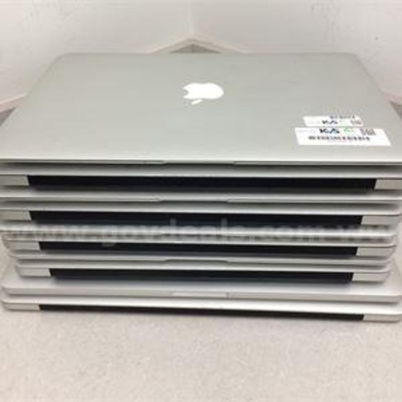 Lot of 10 Apple MacBooks, 2 2017's, 2 2015's, 1 2014, 5 2013's