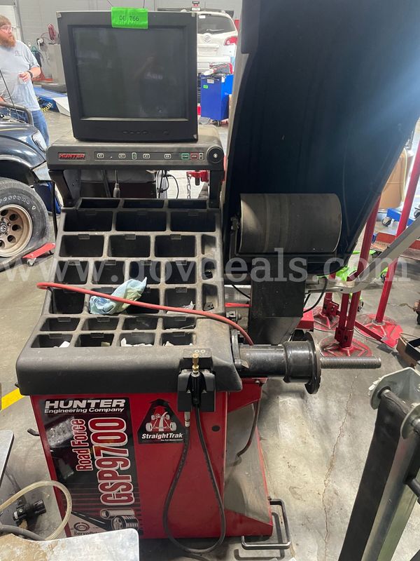 Hunter Mfg Co Vehicle Wheel Balancer ** QUICK SALE, Only Listed For Few Days, MUST PAY ASAP ** See Information Below
