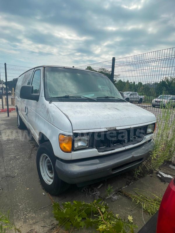2003 Ford E350 Van & 2005 Crown Vic - For SCRAP - NO TITLE