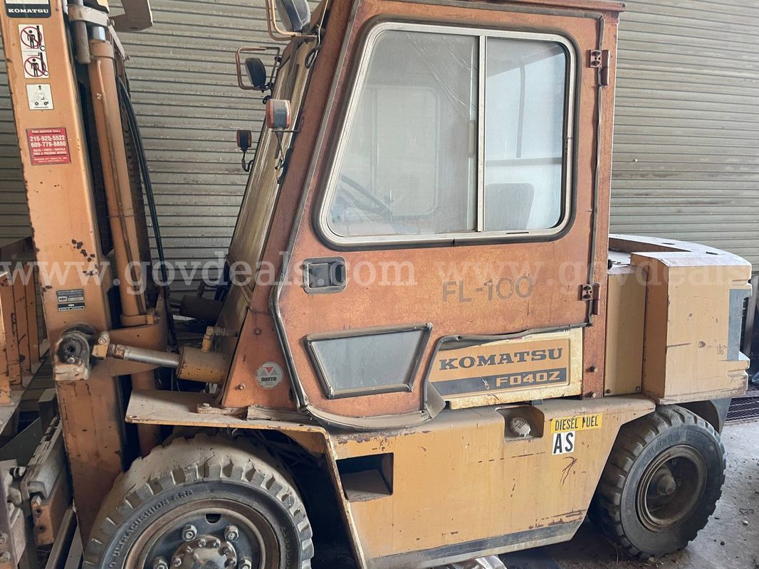 Komatsu FD40Z Forklift - Does Not Run