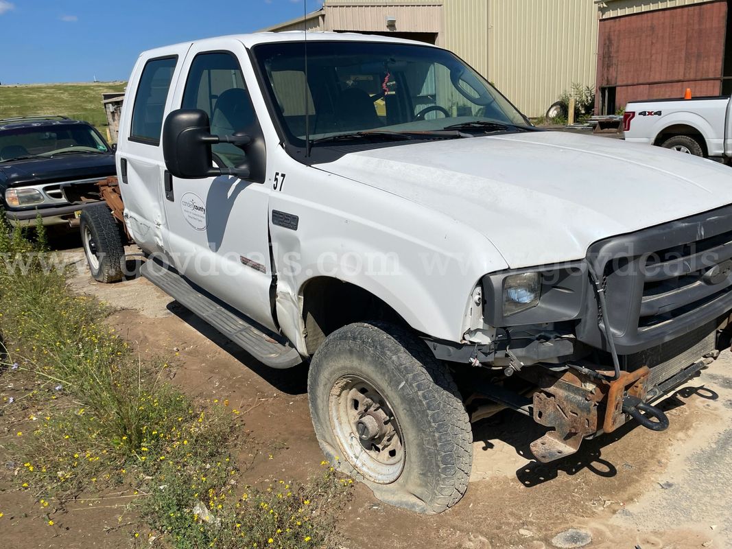 2003 Ford F-350 Super Duty Crew Cab Pickup 4x4 Chassis Truck
