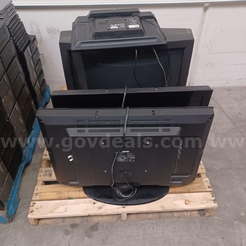 Lot of 4 TVs