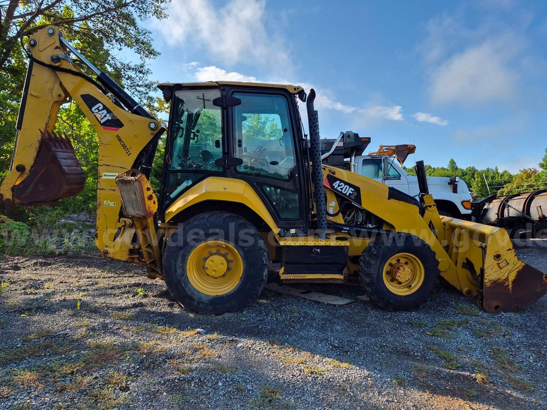 2015 CAT Backhoe 420F2