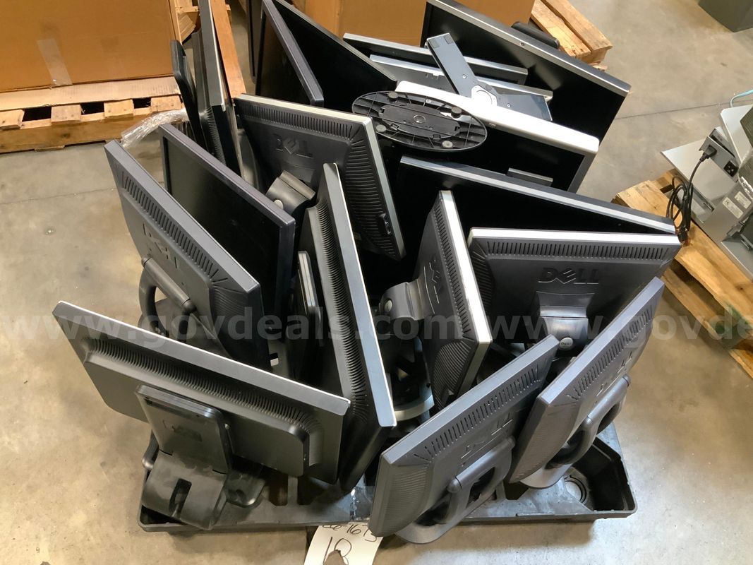 18 Monitors w/ stands
