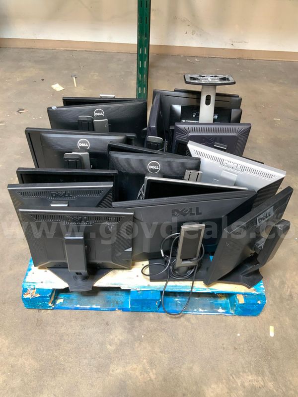 20 Monitors w/ stands