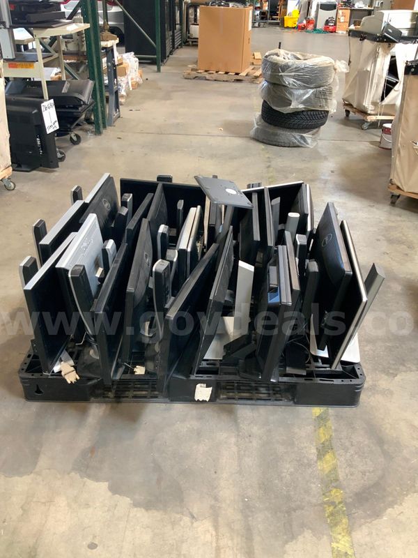 25 Monitors w/ stands