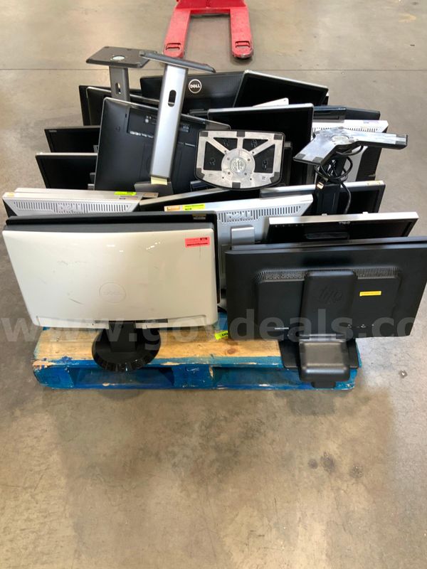 25 Monitors w/ stands
