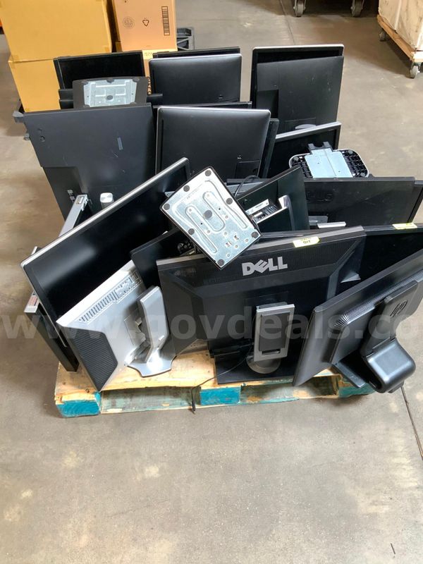 25 Monitors w/ stands