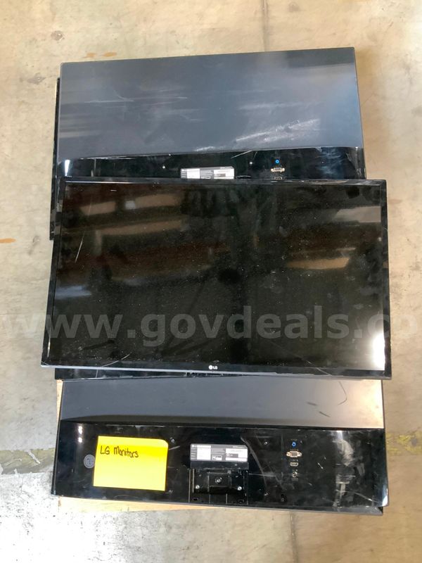 7 LG Monitors