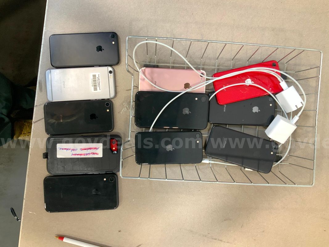 11 Assorted Iphones w/ 2 Charges
