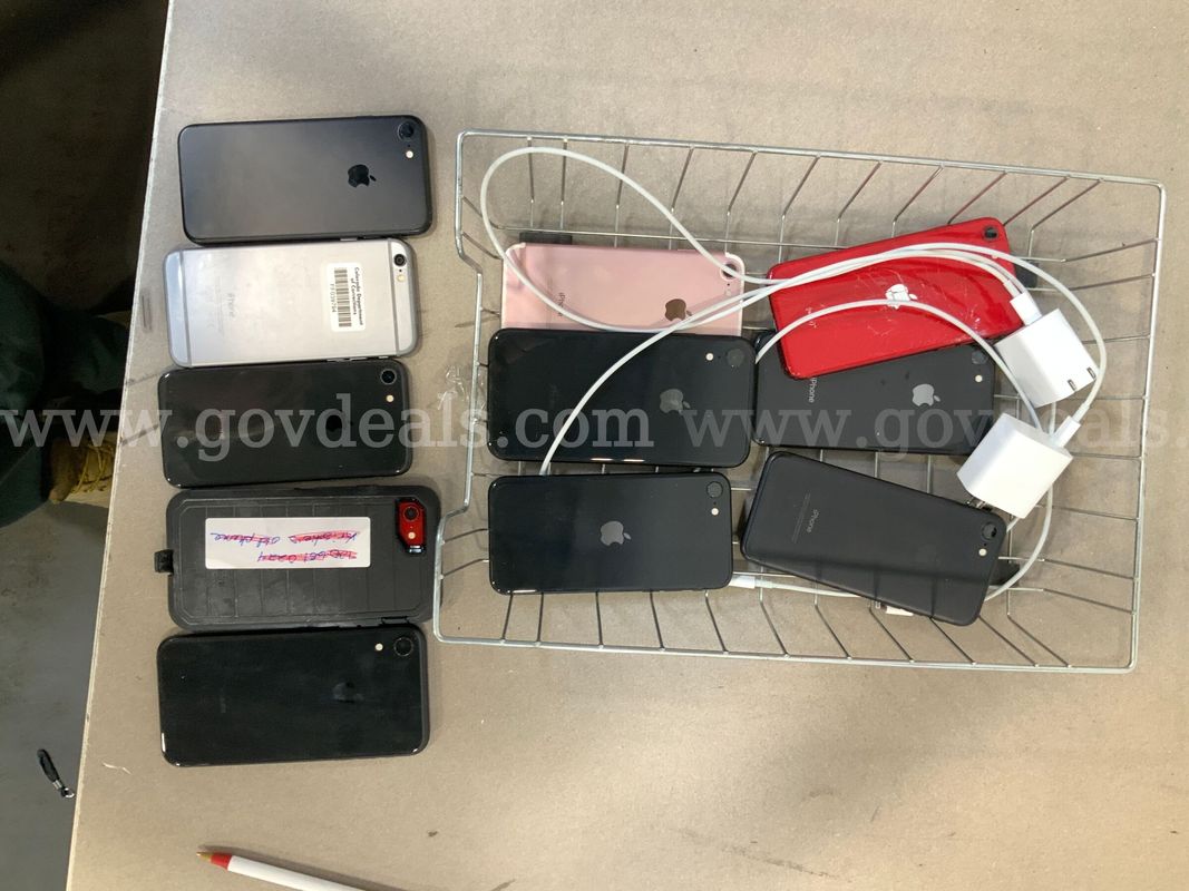 11 Assorted Iphones w/ 2 Charges