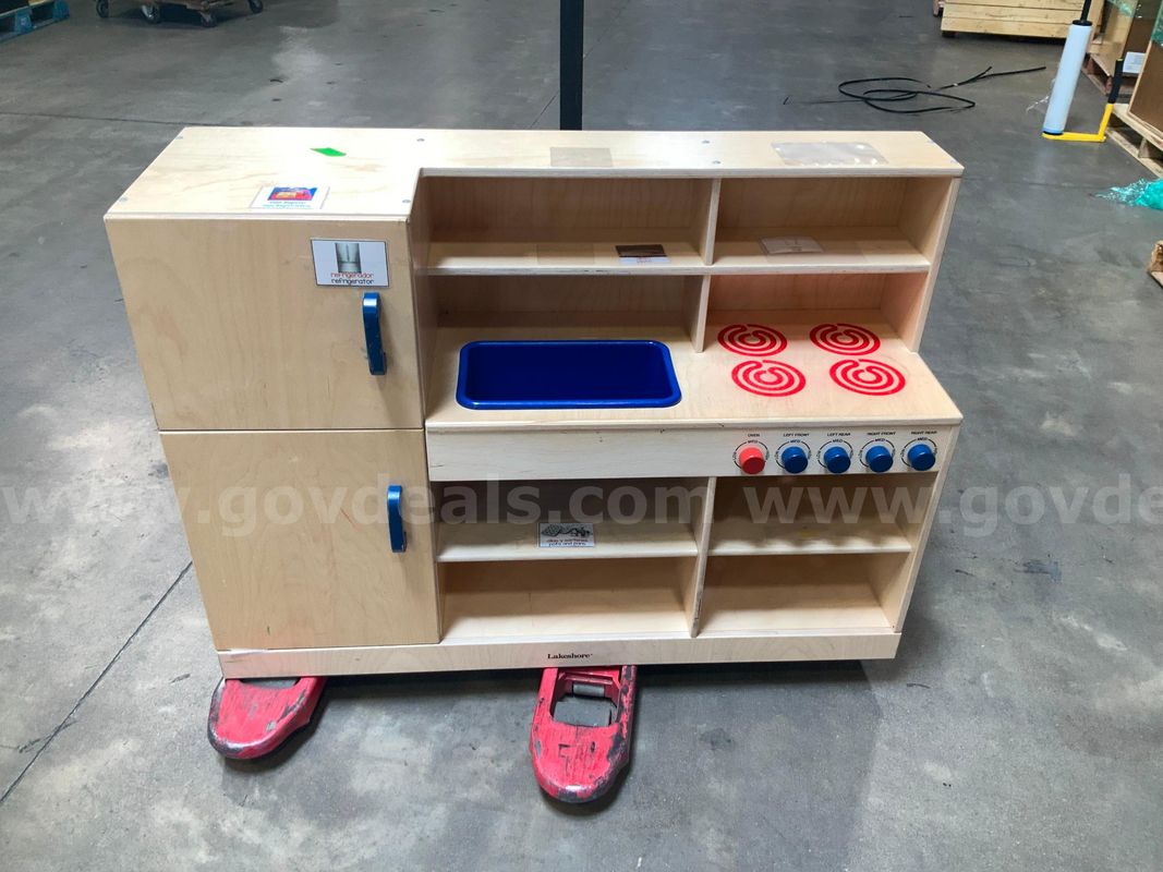 45.5"x14.5"x32" Play Kitchen