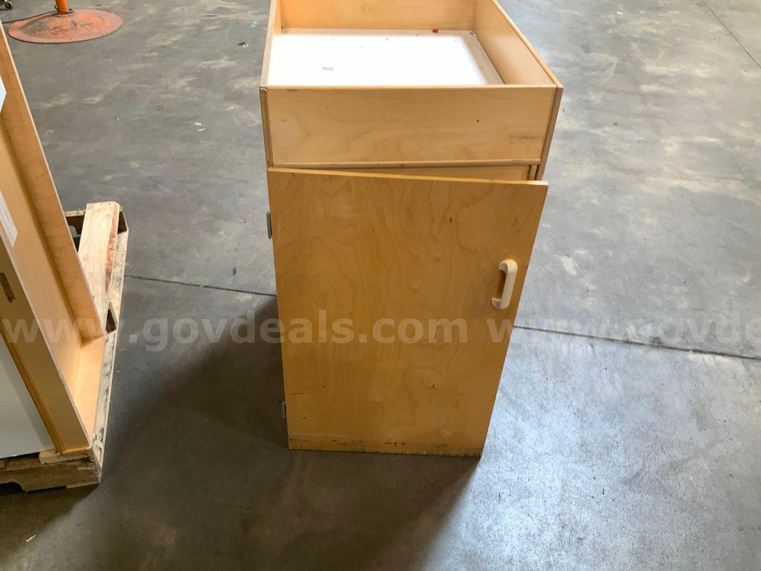 19"x24"x35.25" Daycare Cabinet