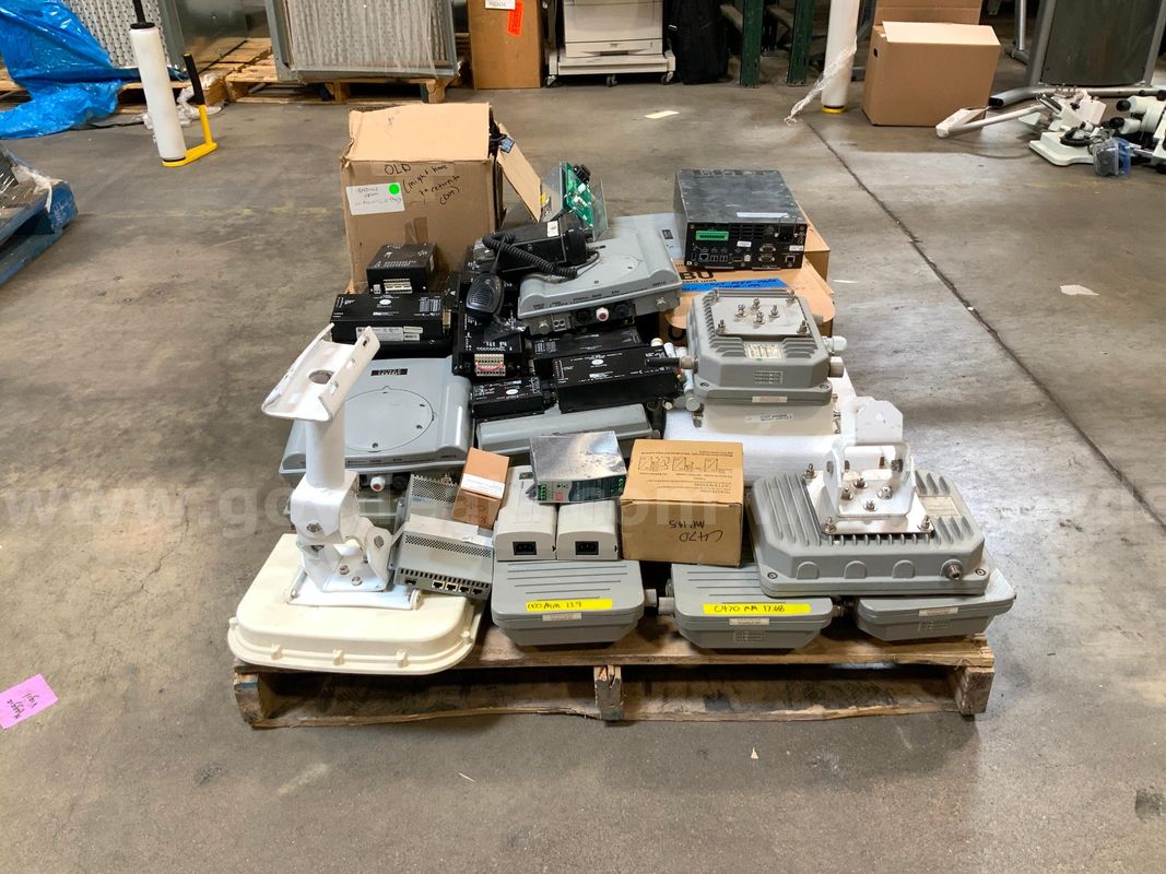 Pallet of Assorted Transmitter and traffic antennas