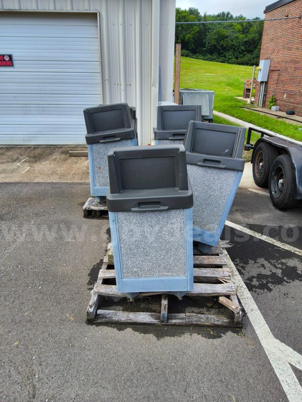 1 lot of 6 Outdoor trash receptacles