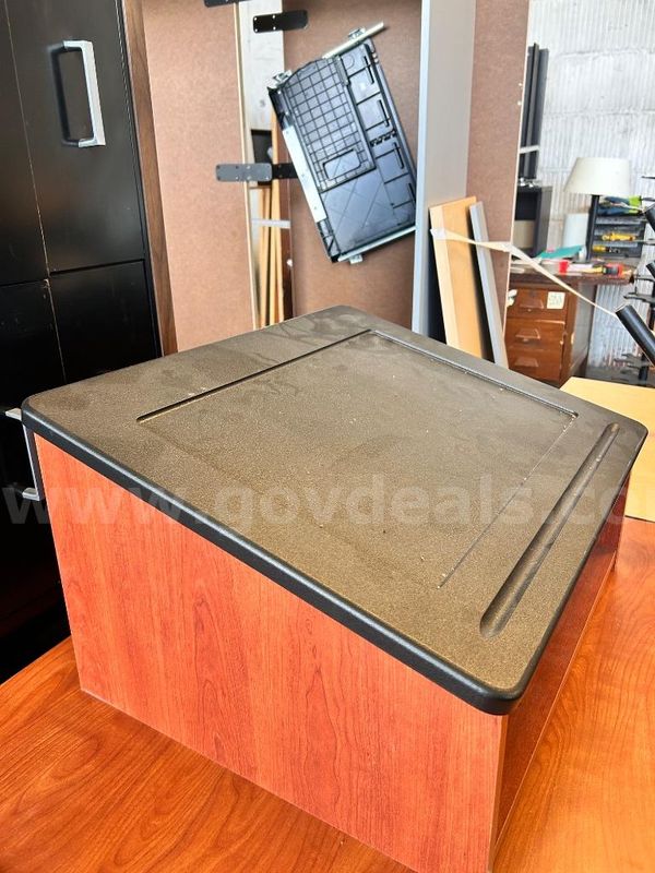 Desktop Slanted Reading & Writing Podium