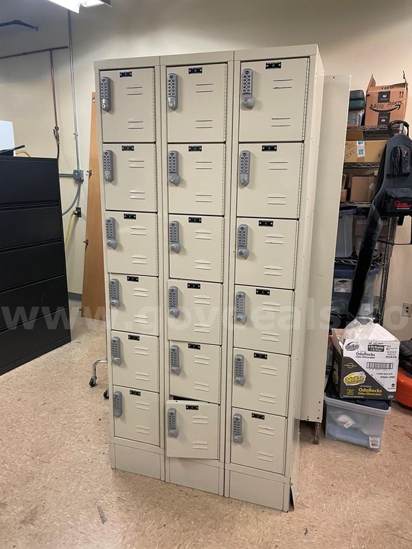 Lot of 2x Small Day Use Locker Bays