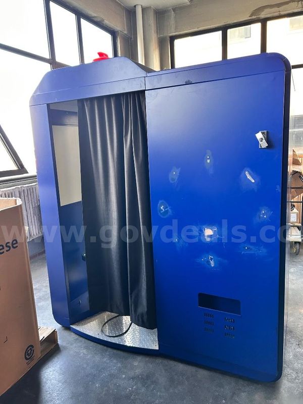 Photo Booth Cabinet with Mitsubishi Digital Color Printer
