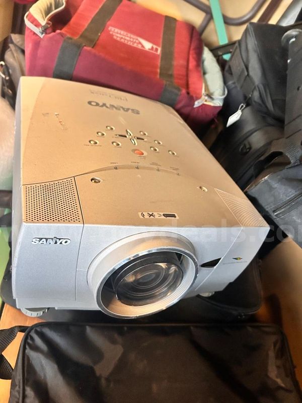 Sanyo ProXtrax Multiverse 3LCD Multimedia Projector