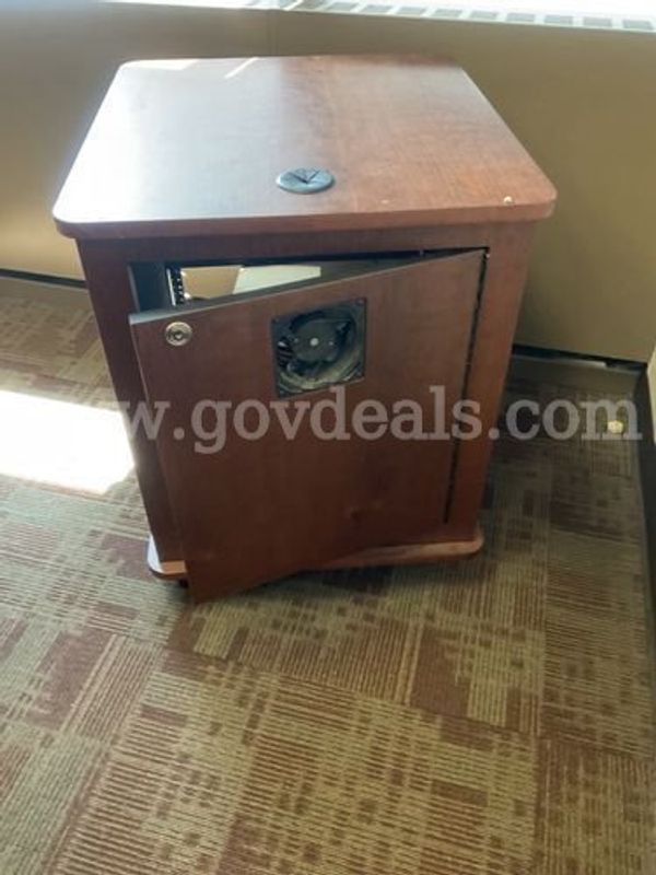 Brown Rolling Table (224921 NM)