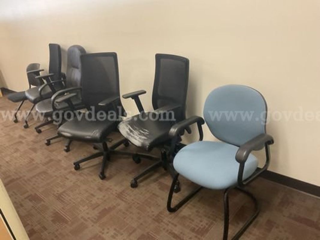 Assorted Chairs (225293 NM)