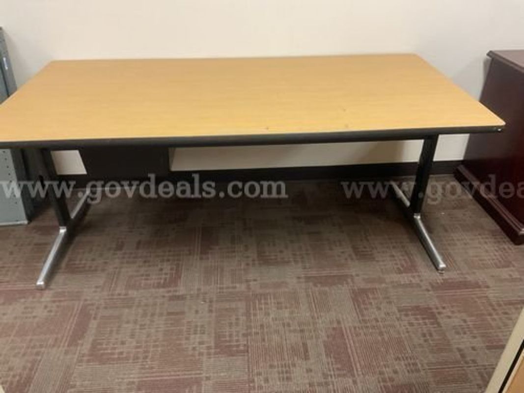 Table (225581 NM)