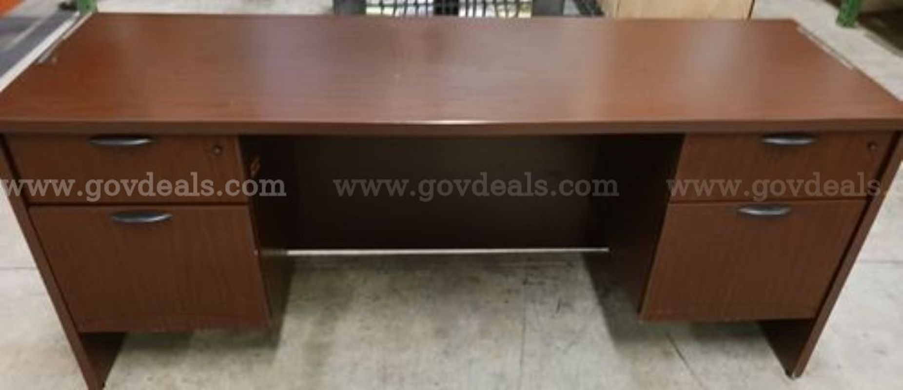 Desk(226358 Tm)