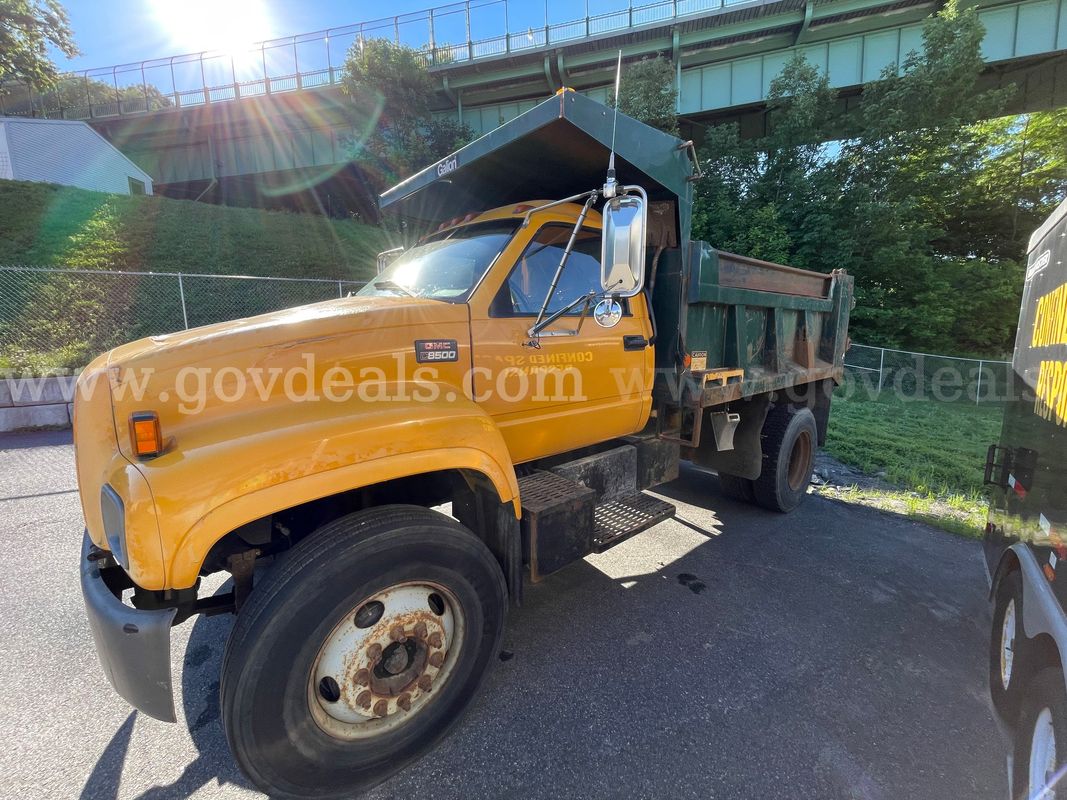 1999 GMC TopKick 7 yard dump truck