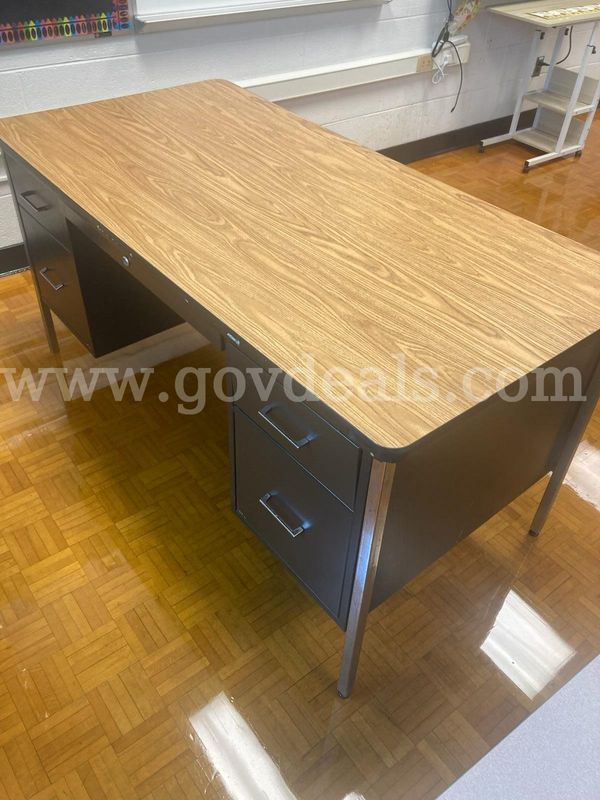 Desk - BROKEN