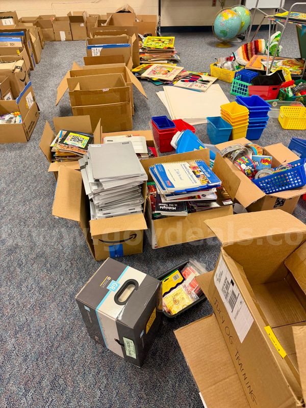 Lot of level readers books and extras
