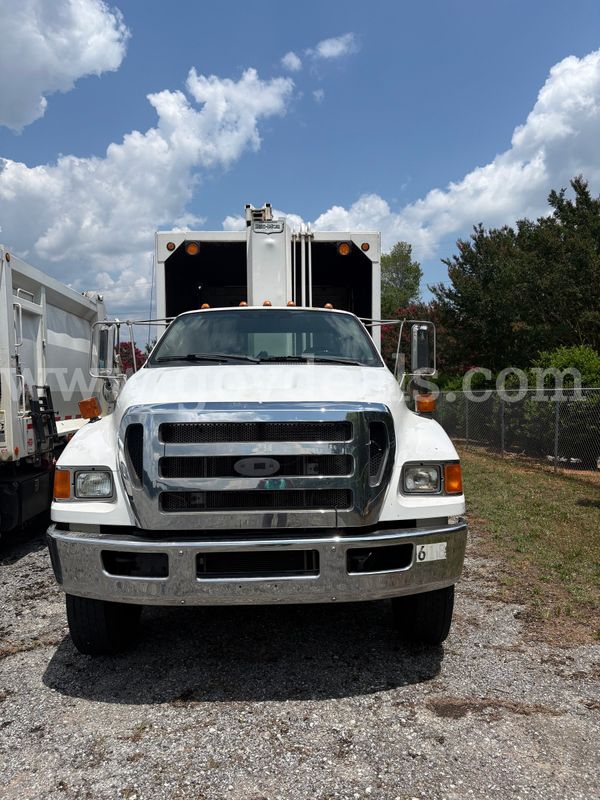 2015 Ford F-750 PAK-MORE