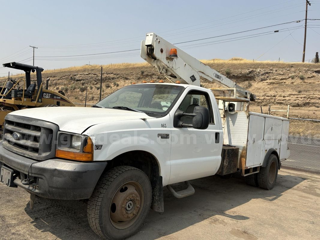 1999 Ford Bucket Truck 4WD