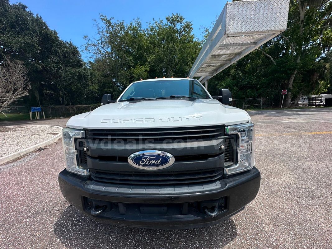 2017 Ford F-350 with Auto Crane