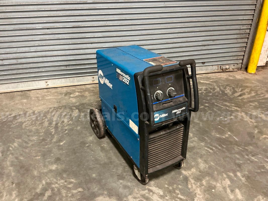 Miller Millermatic 252   Welding Machine