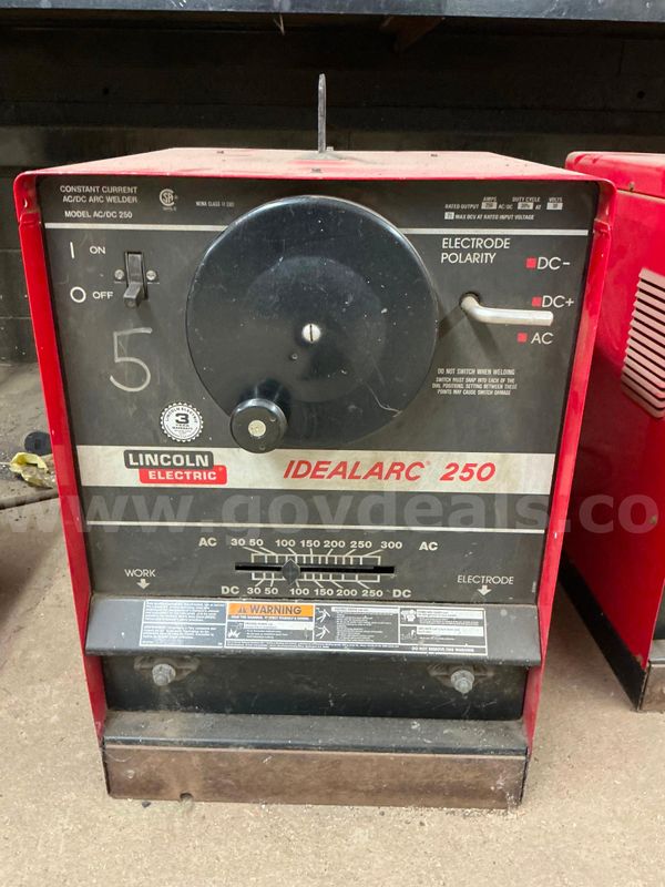 Lincoln Electric IDEALARC 250 Mod # AC/DC 250 Welding Machine