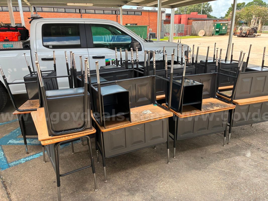 Student Desks Approximately 40
