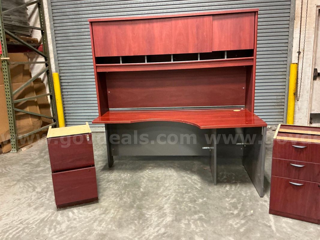 Desk set 71" W x 36" D x 30" H
