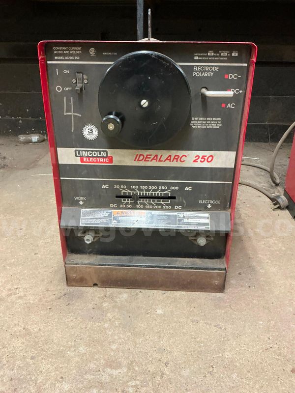 Lincoln Electric IDEALARC 250 Mod # AC/DC 250 Welding Machine