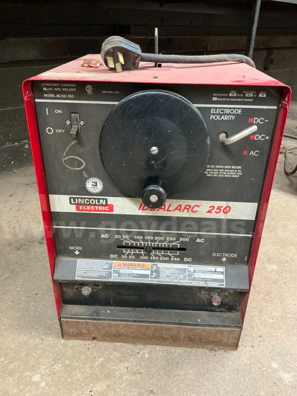 Lincoln Electric IDEALARC 250 Mod # AC/DC 250 Welding Machine