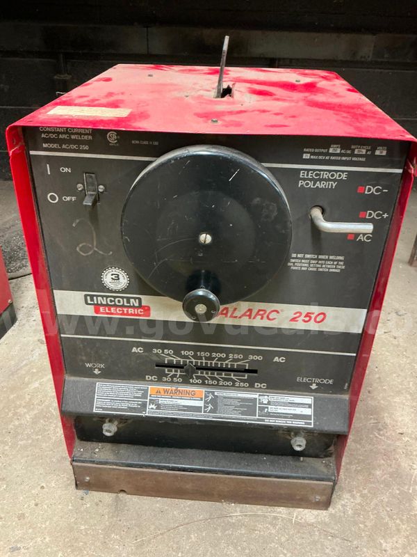 Lincoln Electric IDEALARC 250 Mod # AC/DC 250 Welding Machine