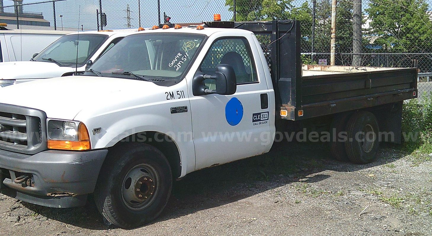 2001 Ford F-305 Flat bed Truck