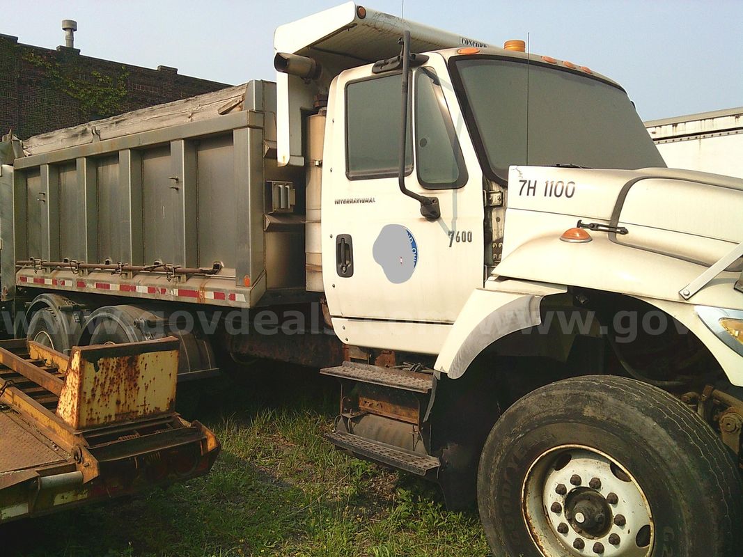 2006 International 7600 Dump Truck