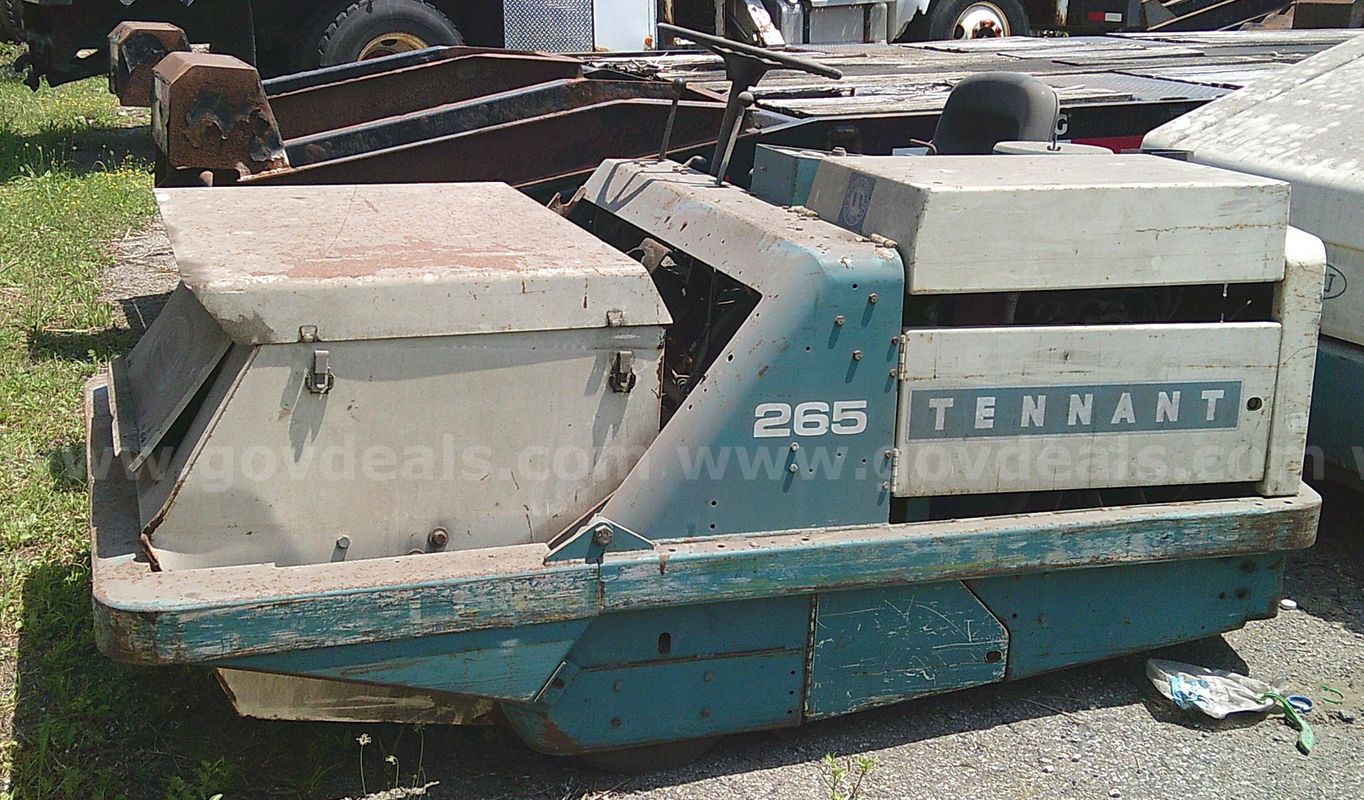 1982 Tennant Sweeper 265