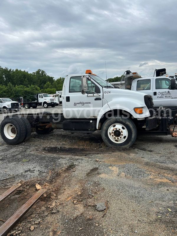 2004 Ford F-750 WHITE