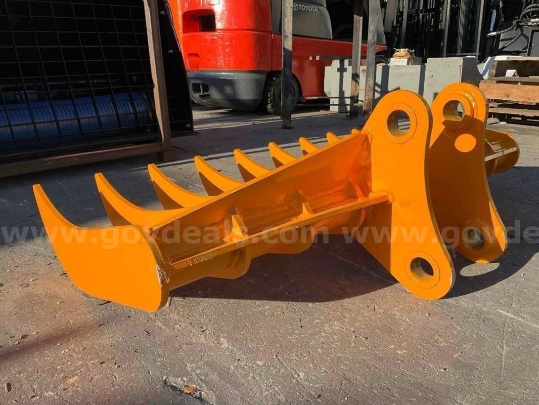 UNUSED CAT 305 EXCAVATOR RAKE , APPROX 44in