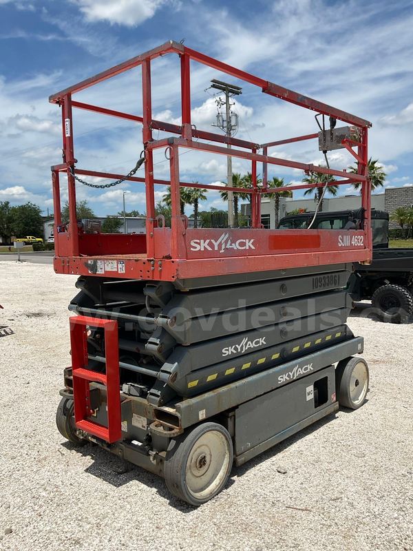 2019 SKYJACK SCISSOR LIFT MODEL SJ4632 LOW HOURS