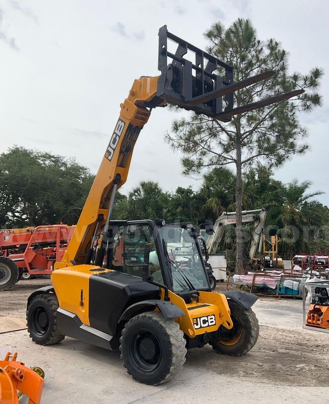 Jcb 525-60 Hi Viz Load All Telescopic Telehandler Model 525-60t4; Diesel Powered: Full Size Cab; Approx Max Lift Capaci