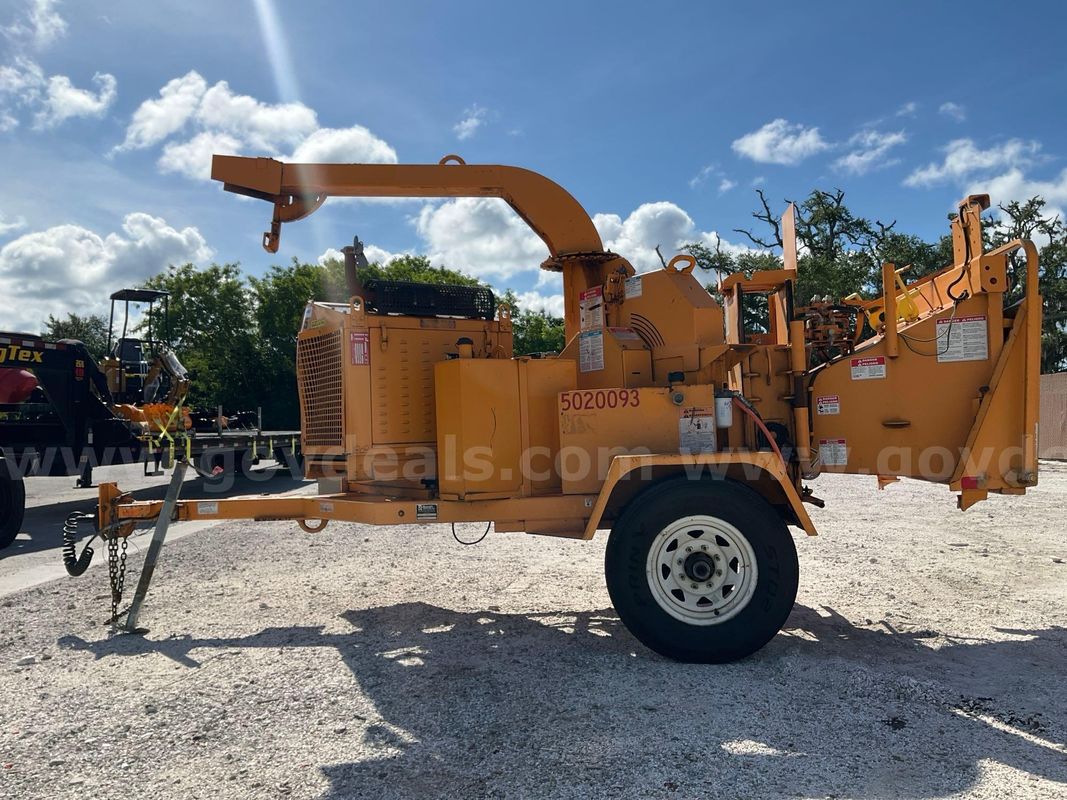 2017 Bandit Industries Towable Disc Style Hand Fed Wood Chipper