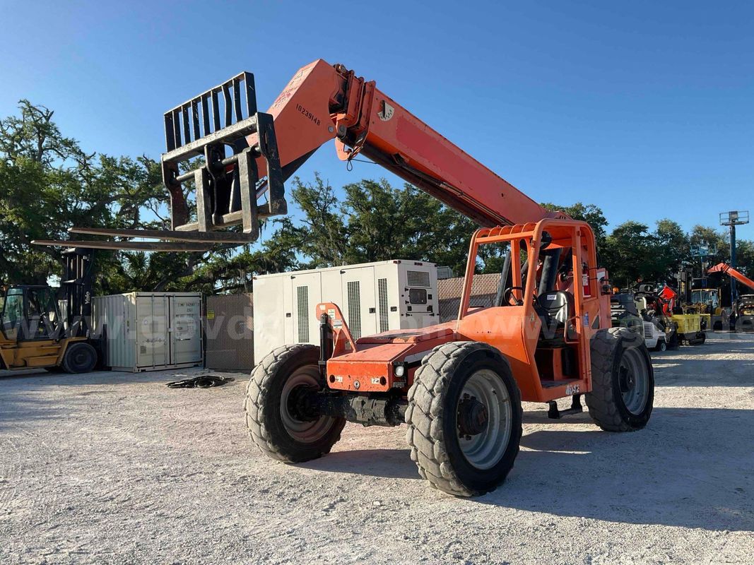 2014 JLG SKYTRAK TELEHANDLER MODEL 8042, CUMMINS DIESEL