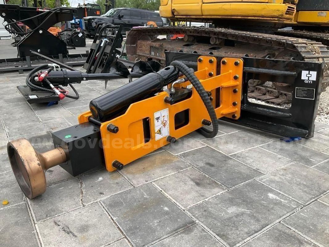 NEW 2026 GY-D680 POST DRIVER ATTACHMENT FOR UNIVERSAL SKID STEER